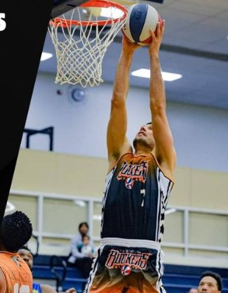 A Tucson Buckets player dunking